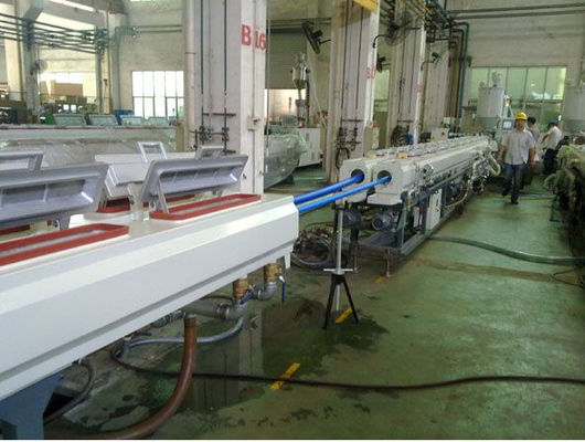Su Borusu İçin Çift Vidalı Ekstruder Makinesi Plastik PVC İkiz Boru Yapma Makinesi